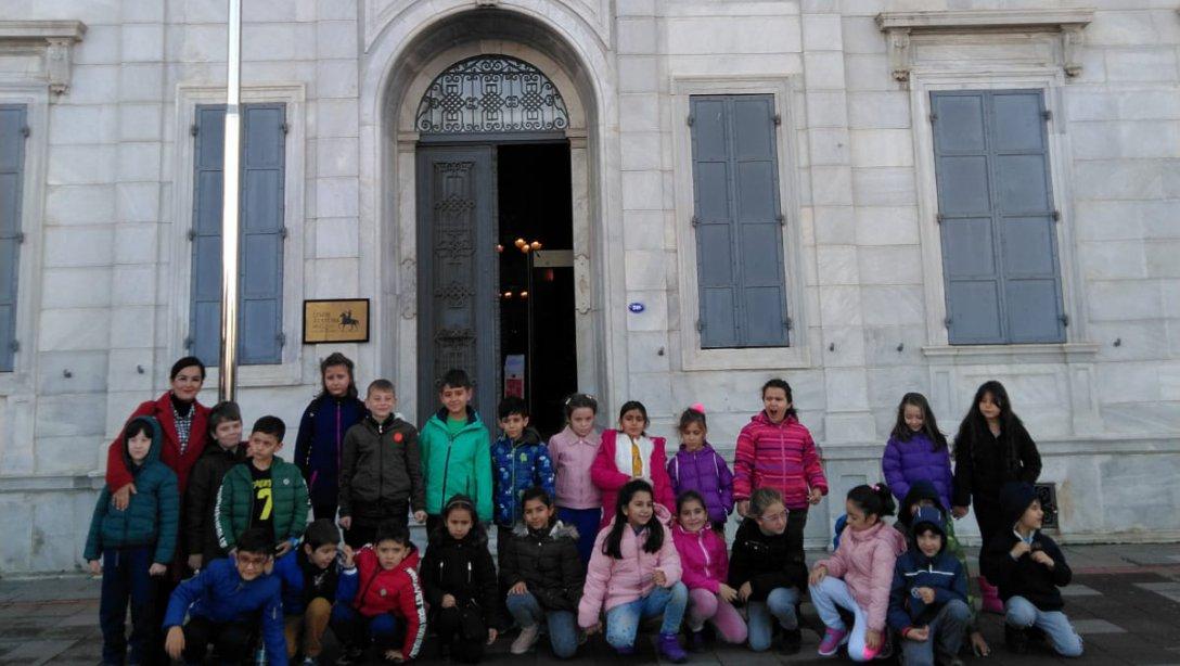 Bedia Midilli ilkokulu 2/ A sınıfı öğrencileri, öğretmenleri Seçil ATILGAN önderliğinde Atatürk Evi  gezisi gerçekleştirdiler.
