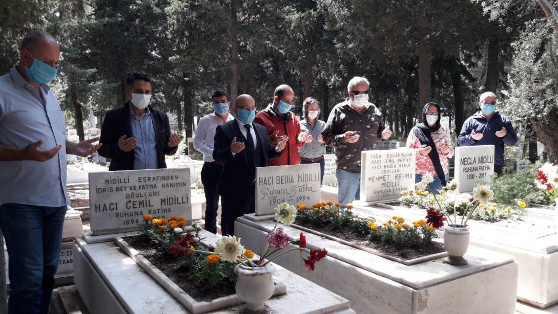 Reha Necla Midilli Eğitim ve Yaşlı Evi Vakfı kurucusu, geçmiş dönem Foça Belediye Başkanı olan Reha MİDİLLİ, vefatının 8. Yıl dönümünde sevenleri tarafından mezarı başında anıldı.