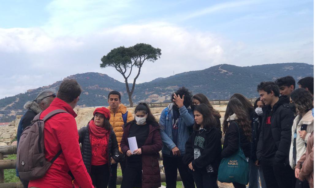 SmartDema Projesi Kapsamında Foça'nın Kültür Varlıkları Öğrencilere tanıtıldı. 