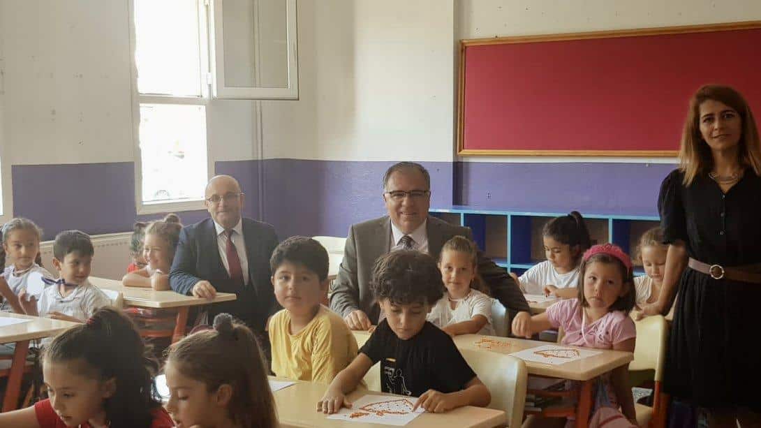 2022-2023 Eğitim-öğretim yılının başlaması sebebiyle Foça Kaymakamı Mehmet Türköz  ve Foça İlçe Milli Eğitim Müdürü Yüksel Akar okulları ziyaret etti. 
