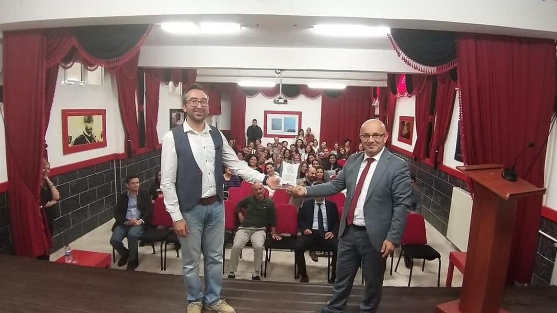 Doç.Dr. Mustafa ÖZTÜRK, Ters Yüz Sınıf Modeli seminerini Gerenköy Ortaokulu toplanti salonunda vermiştir.