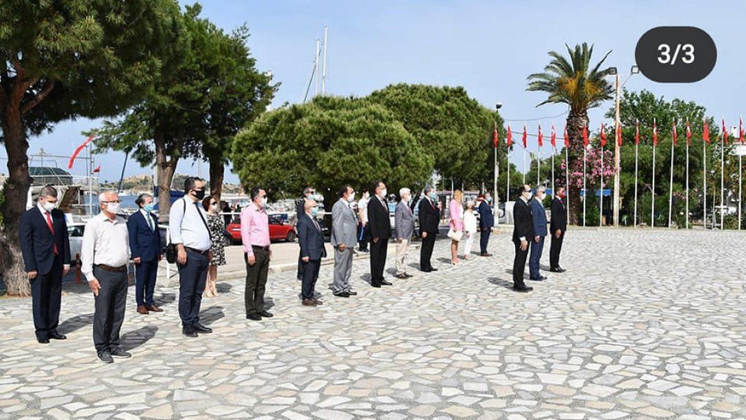19 Mayıs Atatürk' ü Anma Gençlik ve Spor Bayramı dolayısıyla Cumhuriyet Meydanında çelenk töreni düzenlendi.