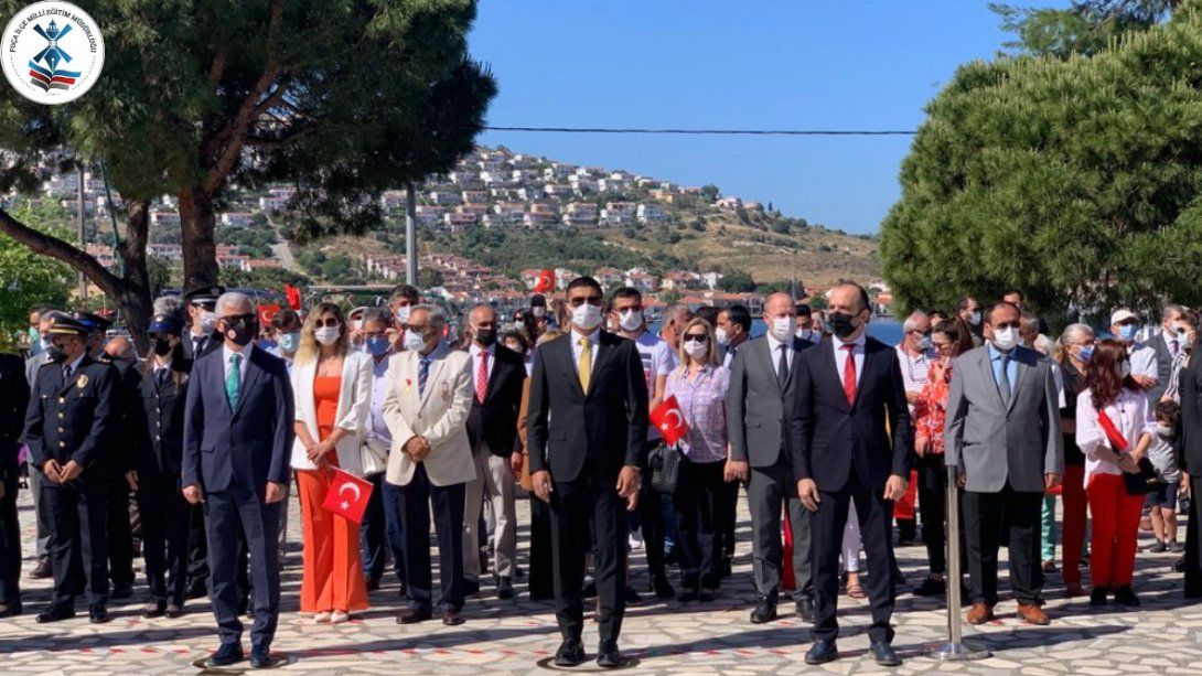 19 Mayıs Atatürk'ü Anma, Gençlik ve Spor Bayramı Cumhuriyet Meydanında Çelenk Koyma Töreni.